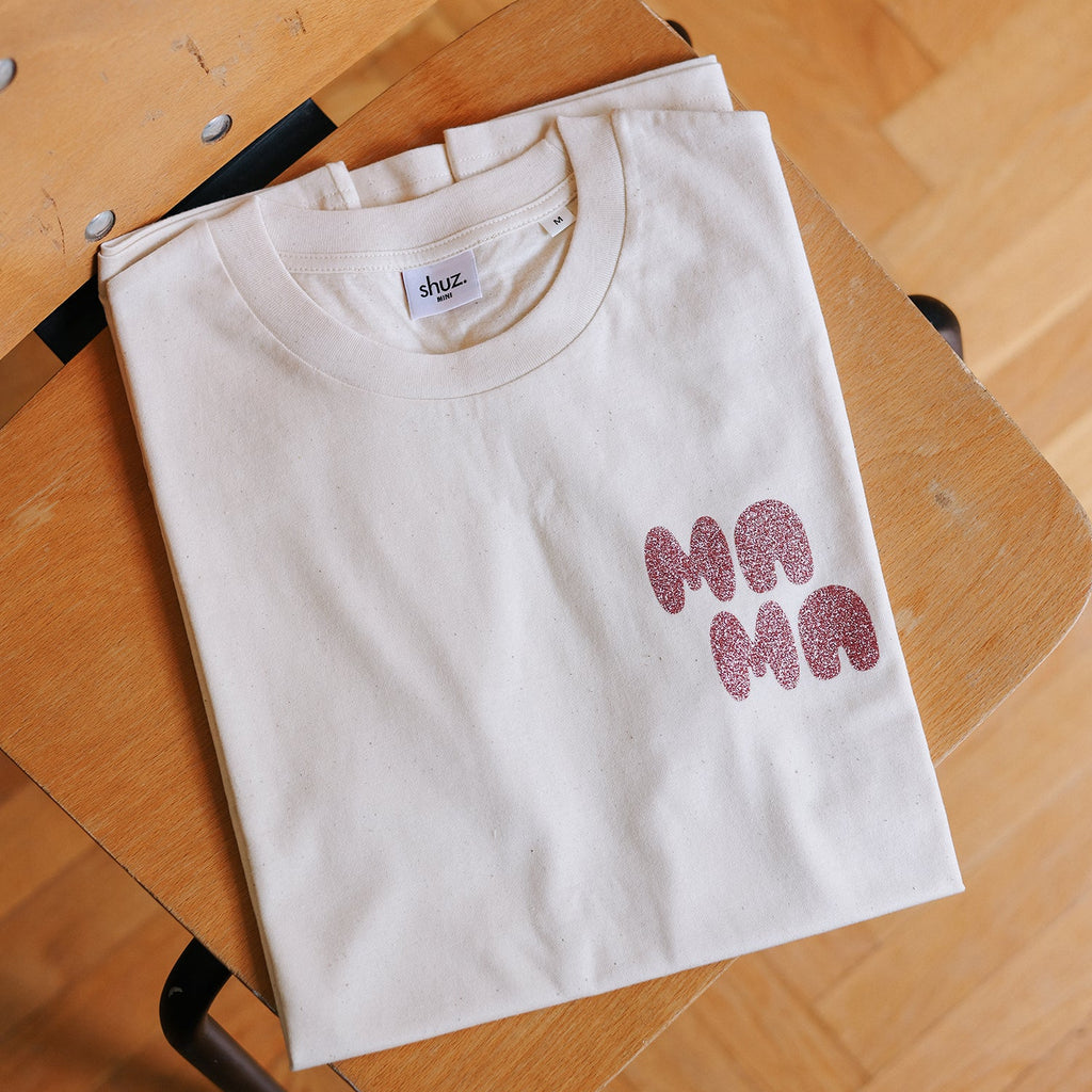 MAJICA NA KOJOJ GLITTER SLOVIMA PIŠE MAMA