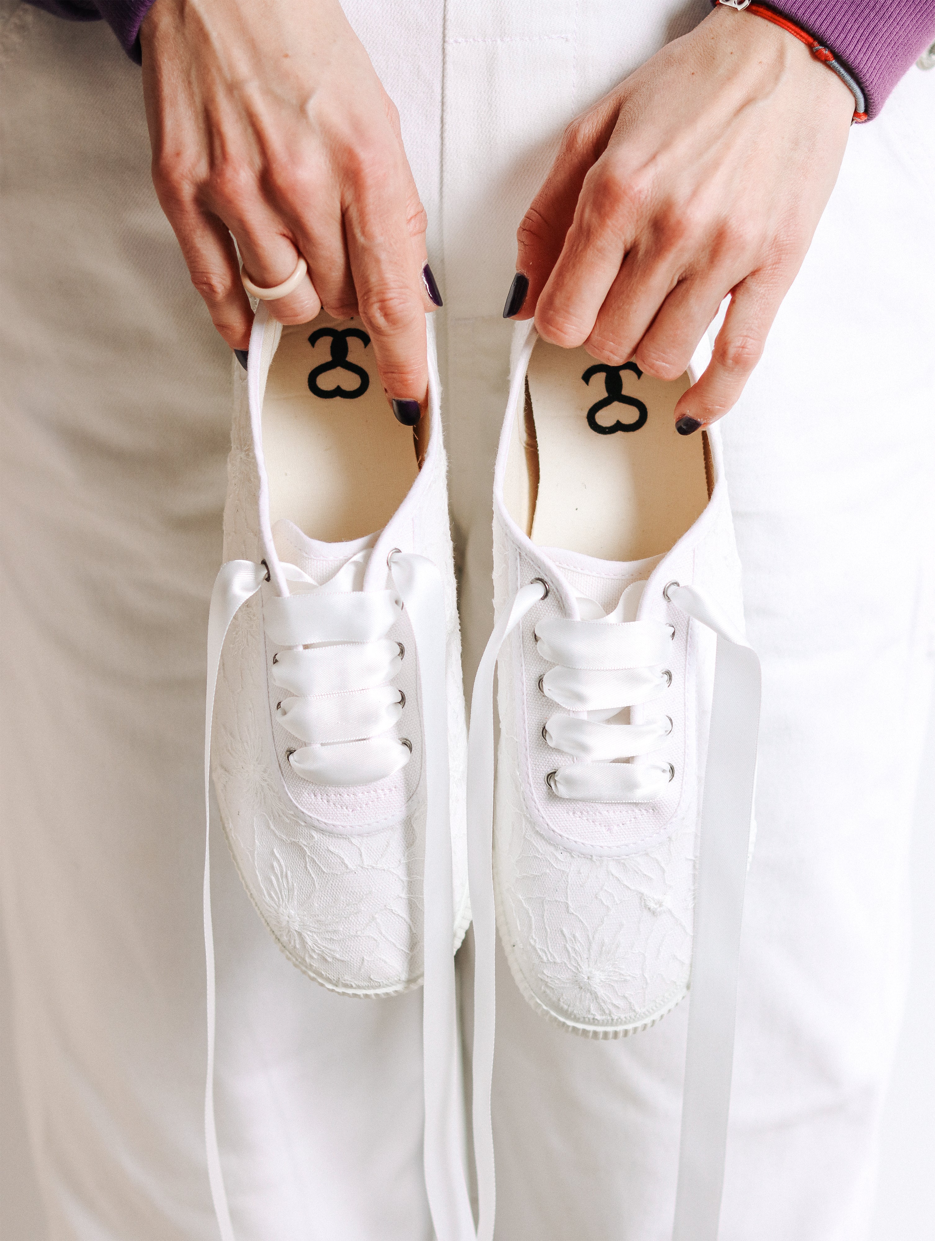 bijele personalizirane tenisice